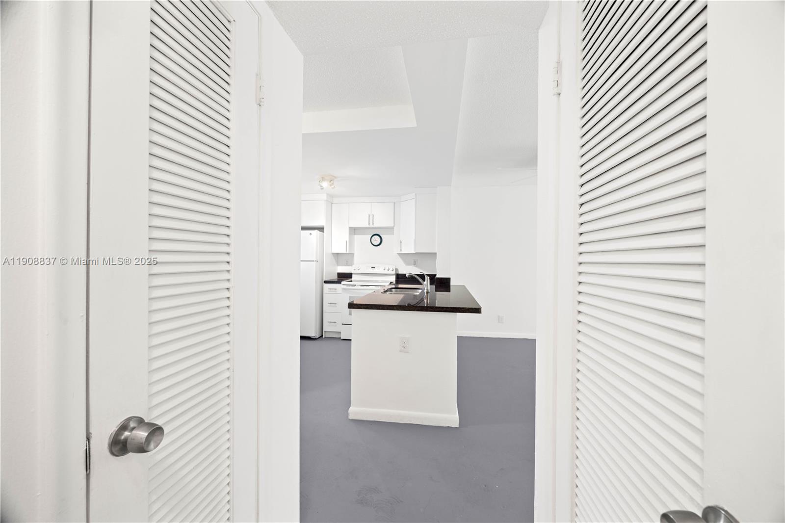 MEADOWBROOK TOWERS CONDO - Residential