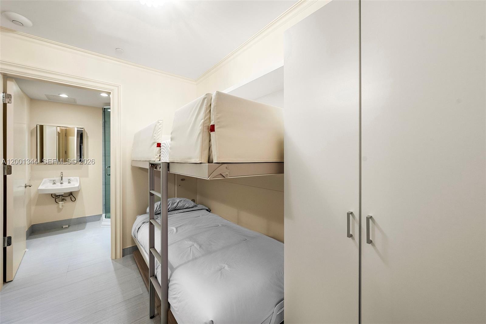 ALTOS DEL MAR NO. 5 - Residential