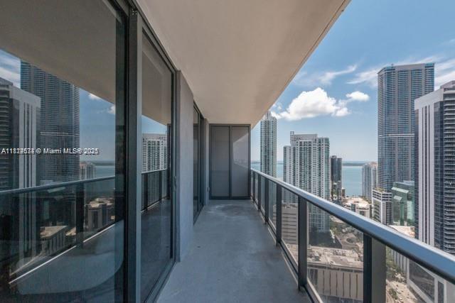 Rental Property at 45 Sw 9th St 3305, Miami, Broward County, Florida - Bedrooms: 1 
Bathrooms: 2  - $4,000 MO.