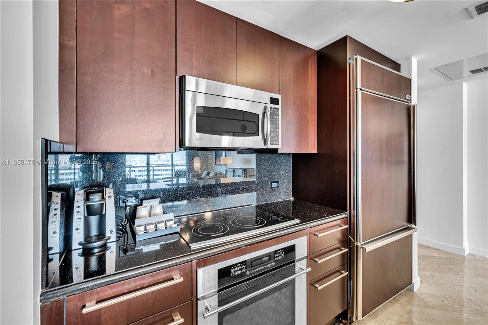 FONTAINEBLEAU III OCEAN C - Residential