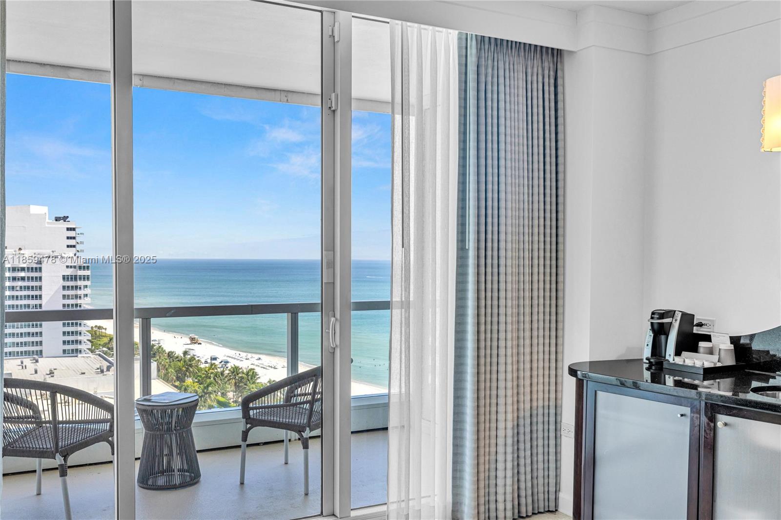 FONTAINEBLEAU III OCEAN C - Residential
