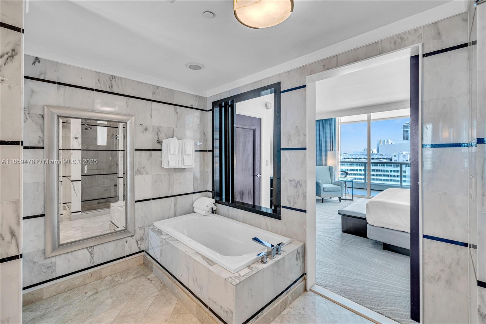 FONTAINEBLEAU III OCEAN C - Residential