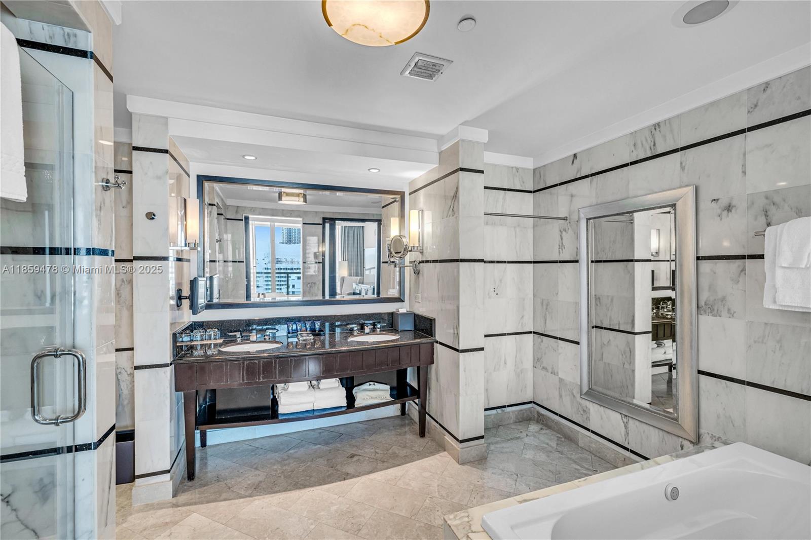 FONTAINEBLEAU III OCEAN C - Residential