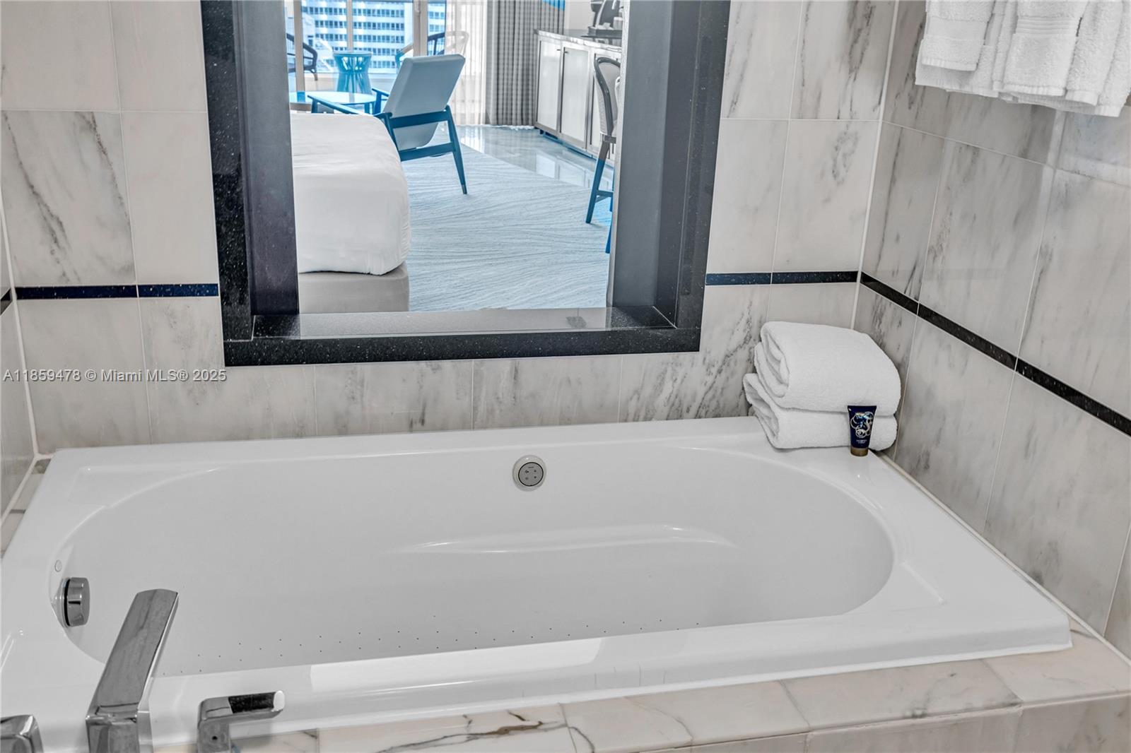 FONTAINEBLEAU III OCEAN C - Residential