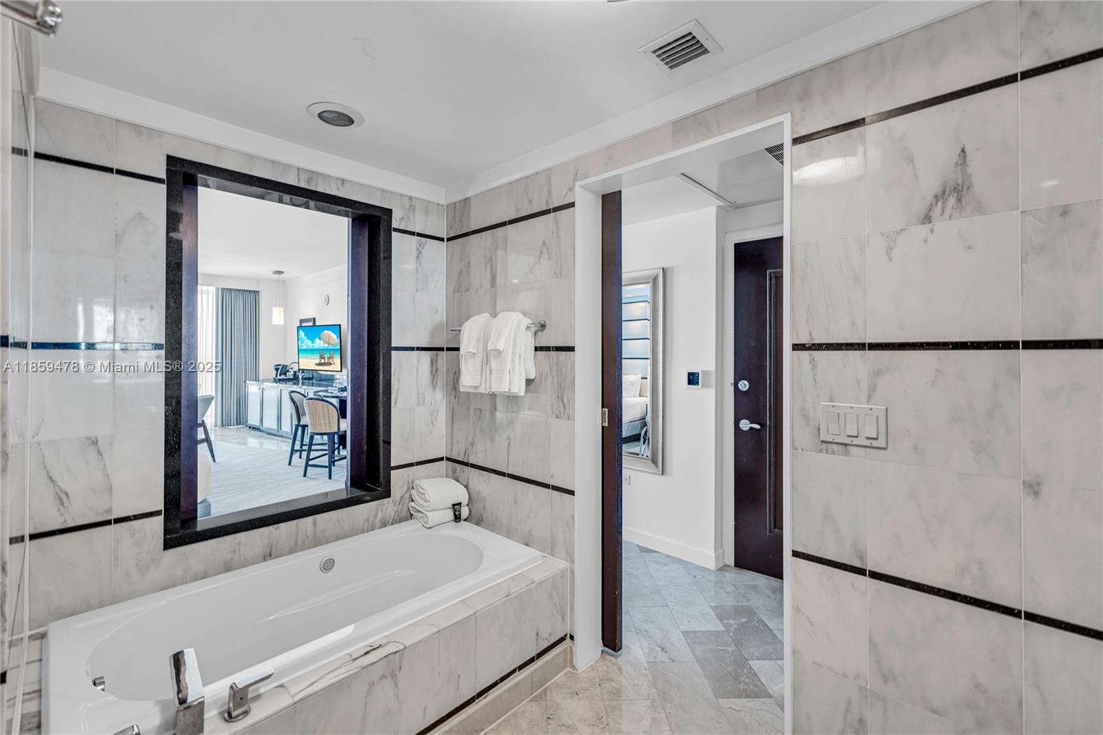 FONTAINEBLEAU III OCEAN C - Residential