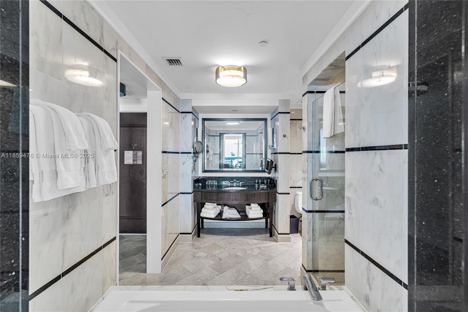 FONTAINEBLEAU III OCEAN C - Residential