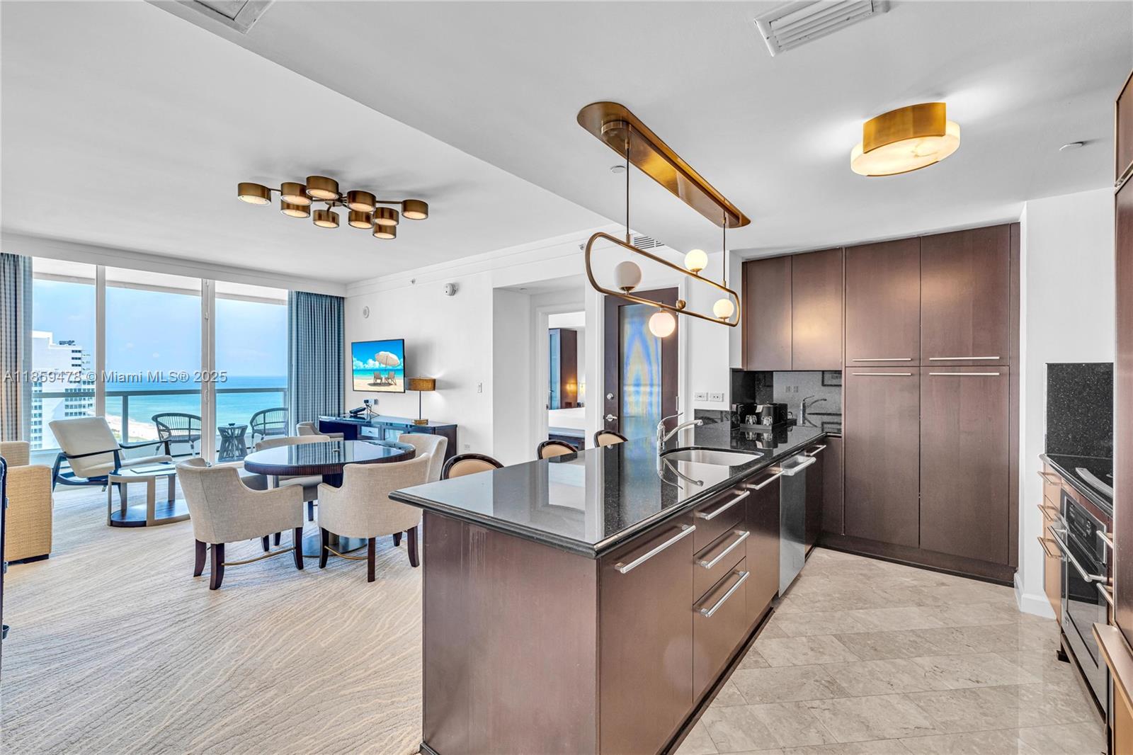 FONTAINEBLEAU III OCEAN C - Residential