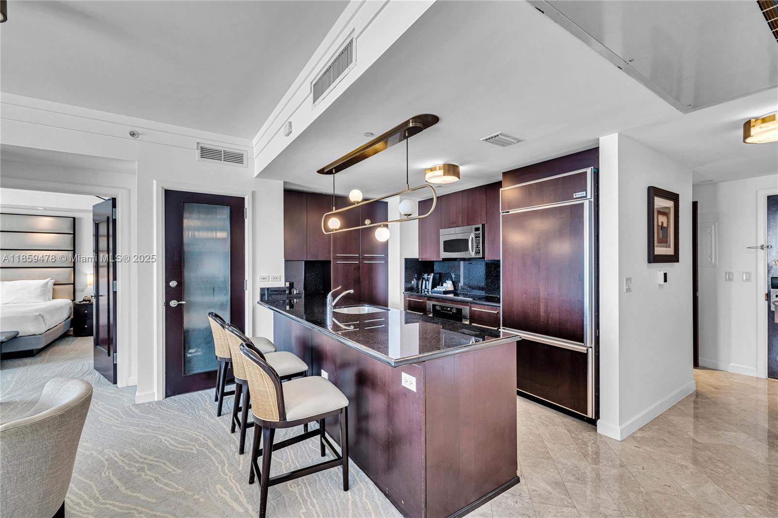 FONTAINEBLEAU III OCEAN C - Residential