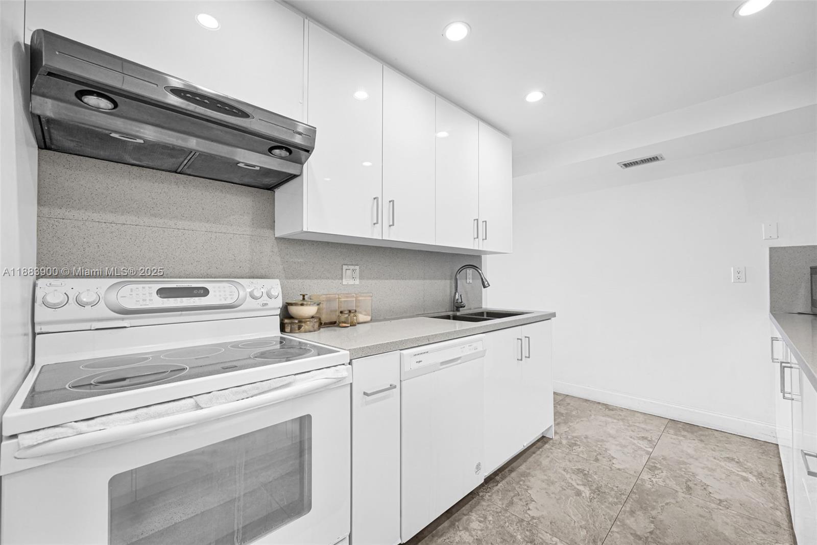 CORONADO CONDO- TOWER II - Residential Lease