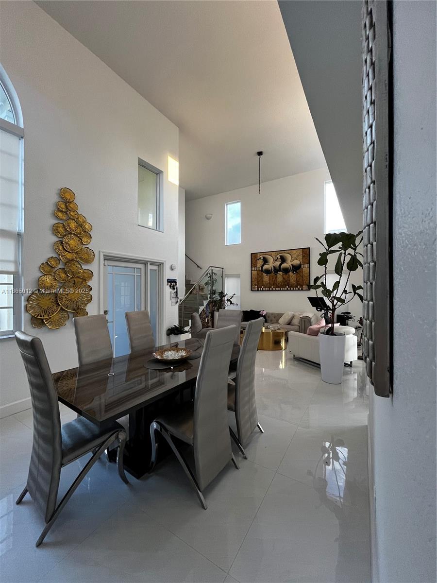 HOLLYWOOD LAKES COUNTRY C - Residential