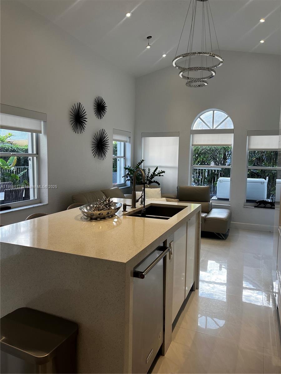 HOLLYWOOD LAKES COUNTRY C - Residential