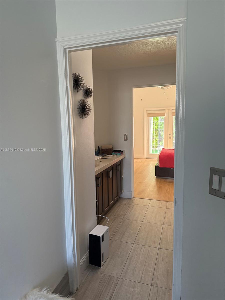 HOLLYWOOD LAKES COUNTRY C - Residential