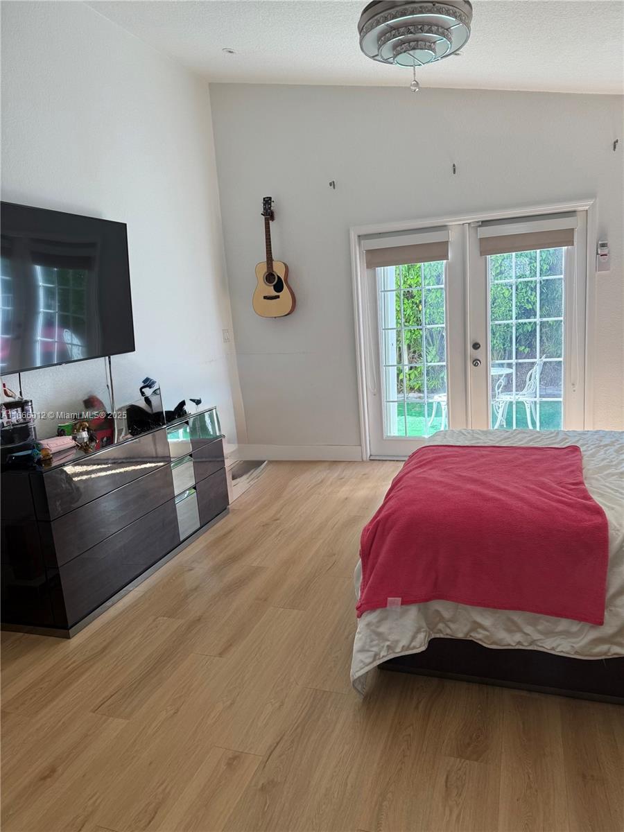 HOLLYWOOD LAKES COUNTRY C - Residential