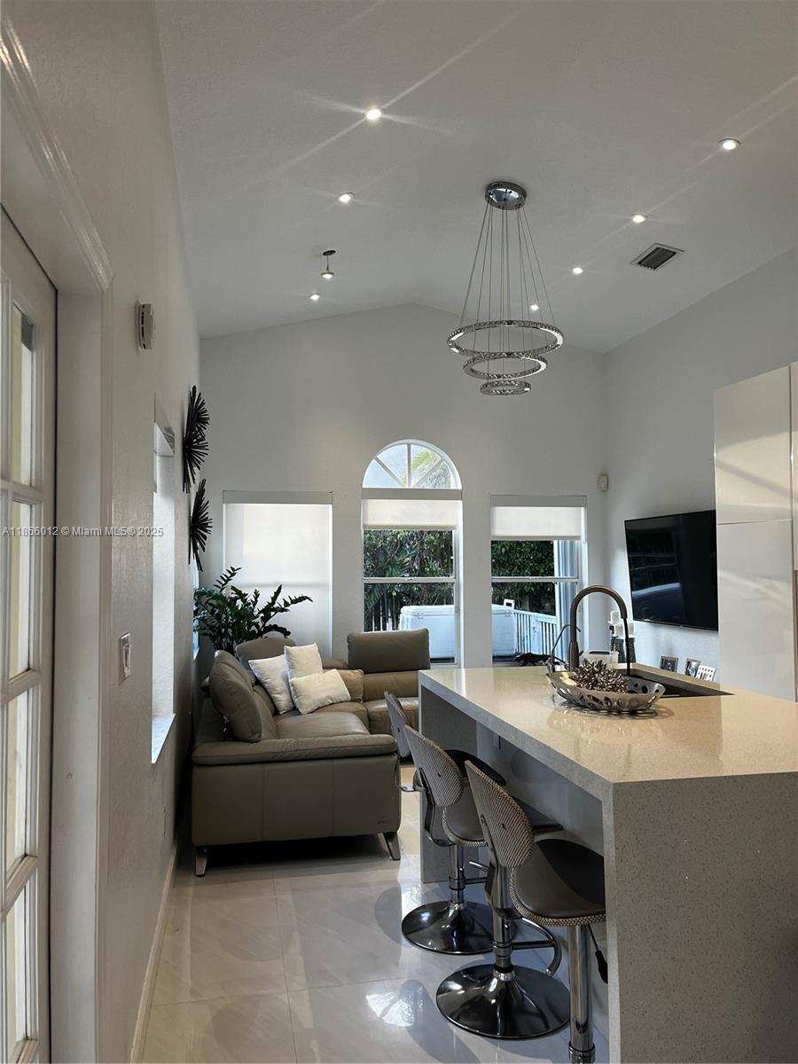 HOLLYWOOD LAKES COUNTRY C - Residential