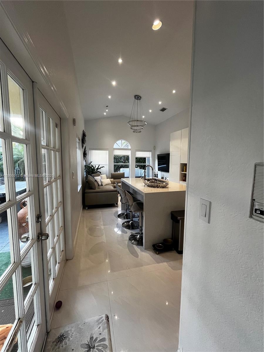 HOLLYWOOD LAKES COUNTRY C - Residential