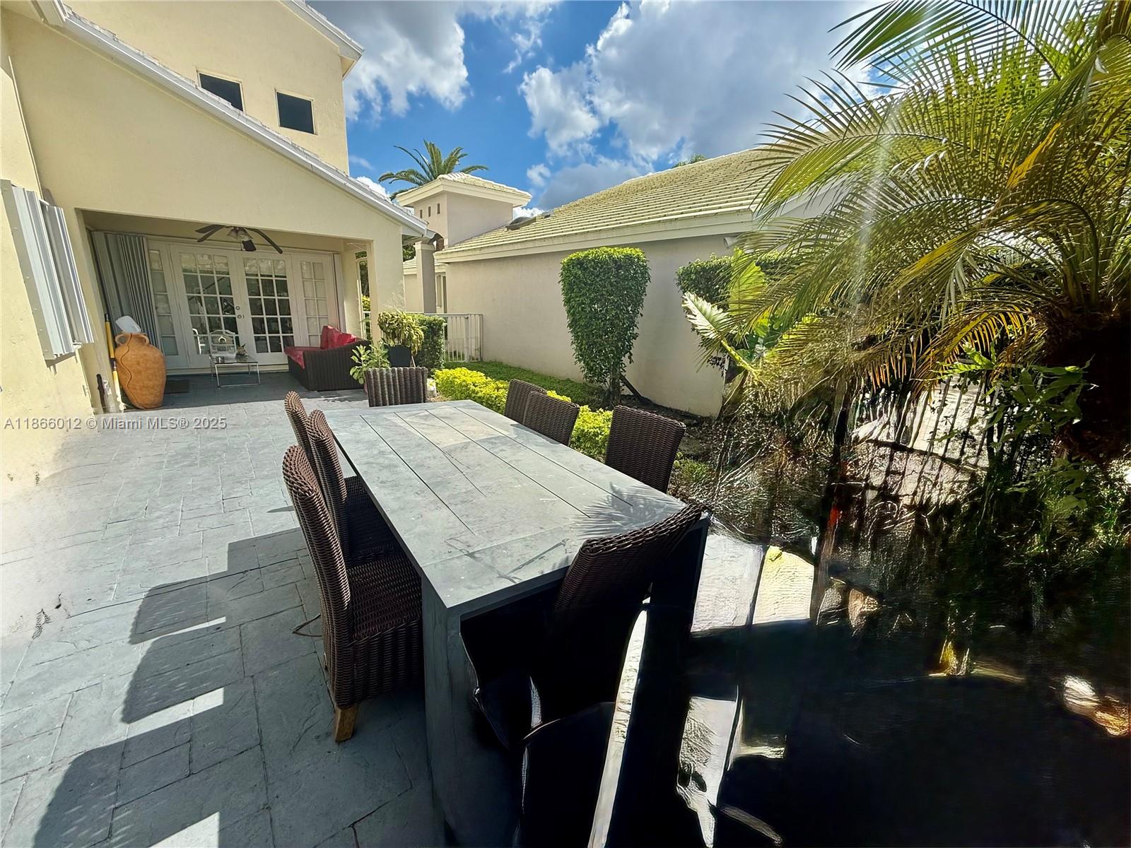 HOLLYWOOD LAKES COUNTRY C - Residential