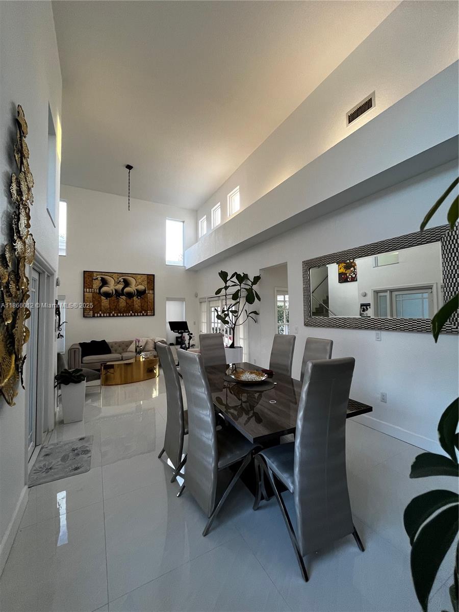 HOLLYWOOD LAKES COUNTRY C - Residential