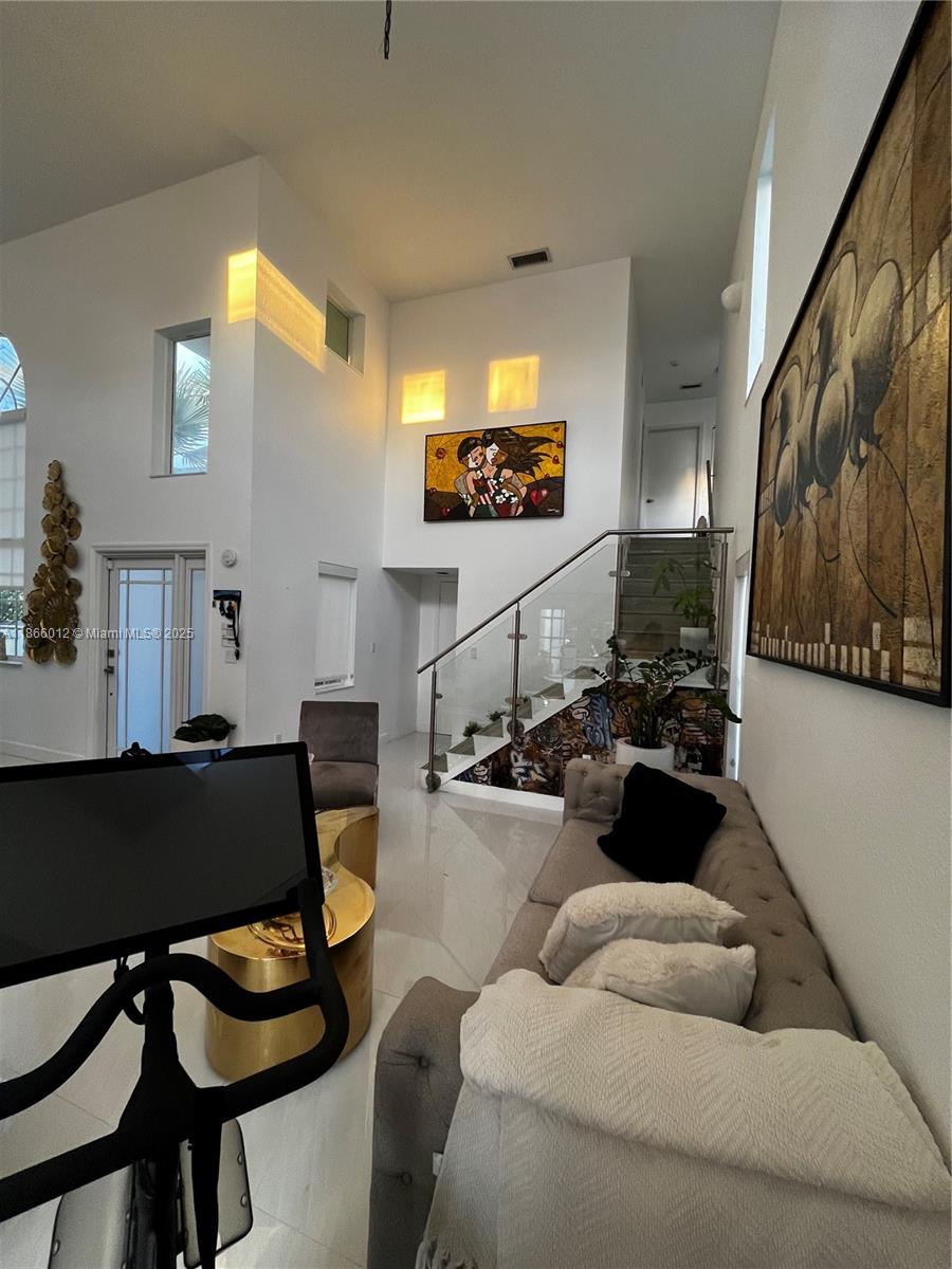 HOLLYWOOD LAKES COUNTRY C - Residential