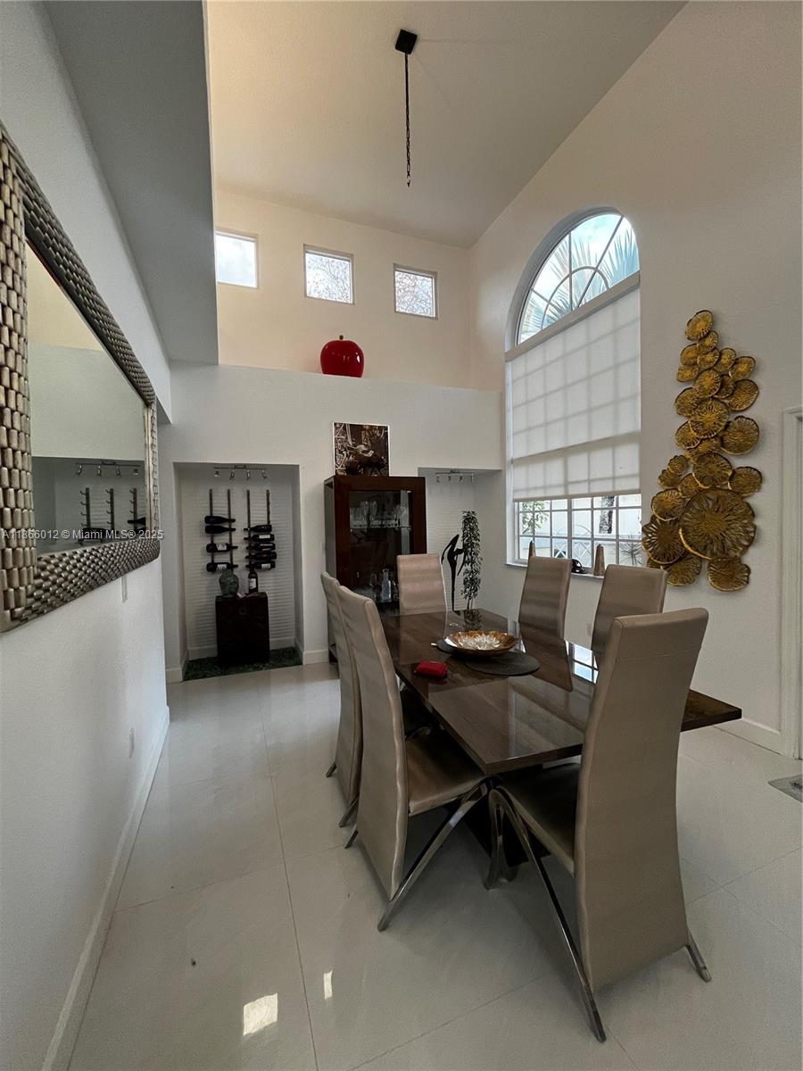 HOLLYWOOD LAKES COUNTRY C - Residential