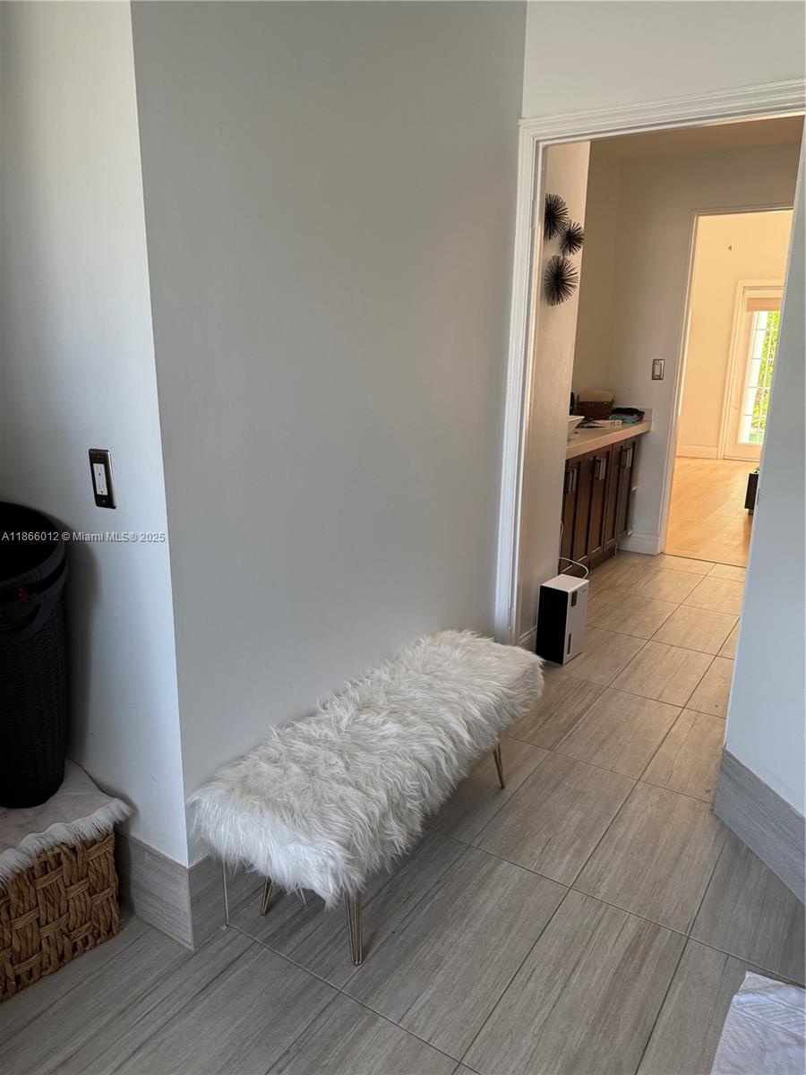 HOLLYWOOD LAKES COUNTRY C - Residential