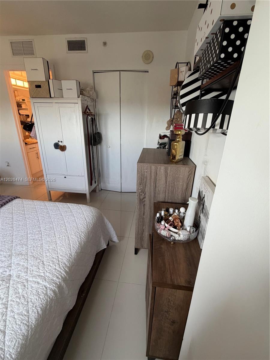 TERRAZAS RIVERPARK VILLAG - Residential