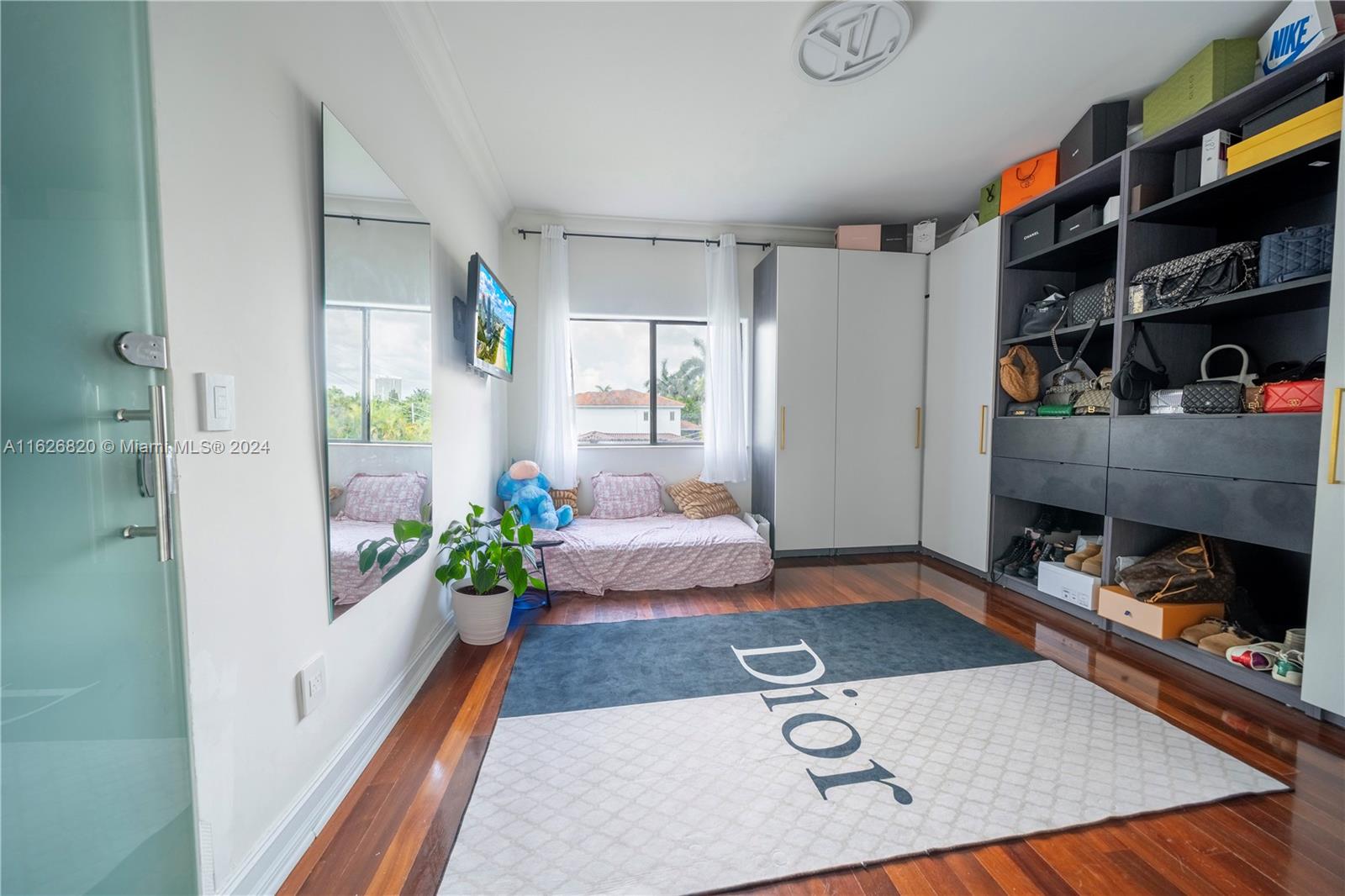 EASTERN SHORES - Residential