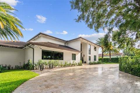 Photo of 5720 SW 128th St, Pinecrest, FL 33156 (MLS # A12106513)
