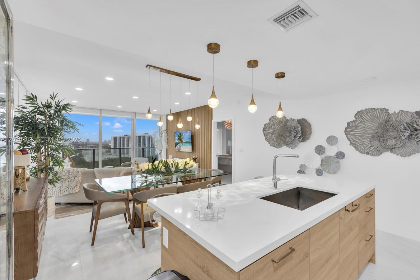 THE HARBOUR NORTH CONDO - Residential