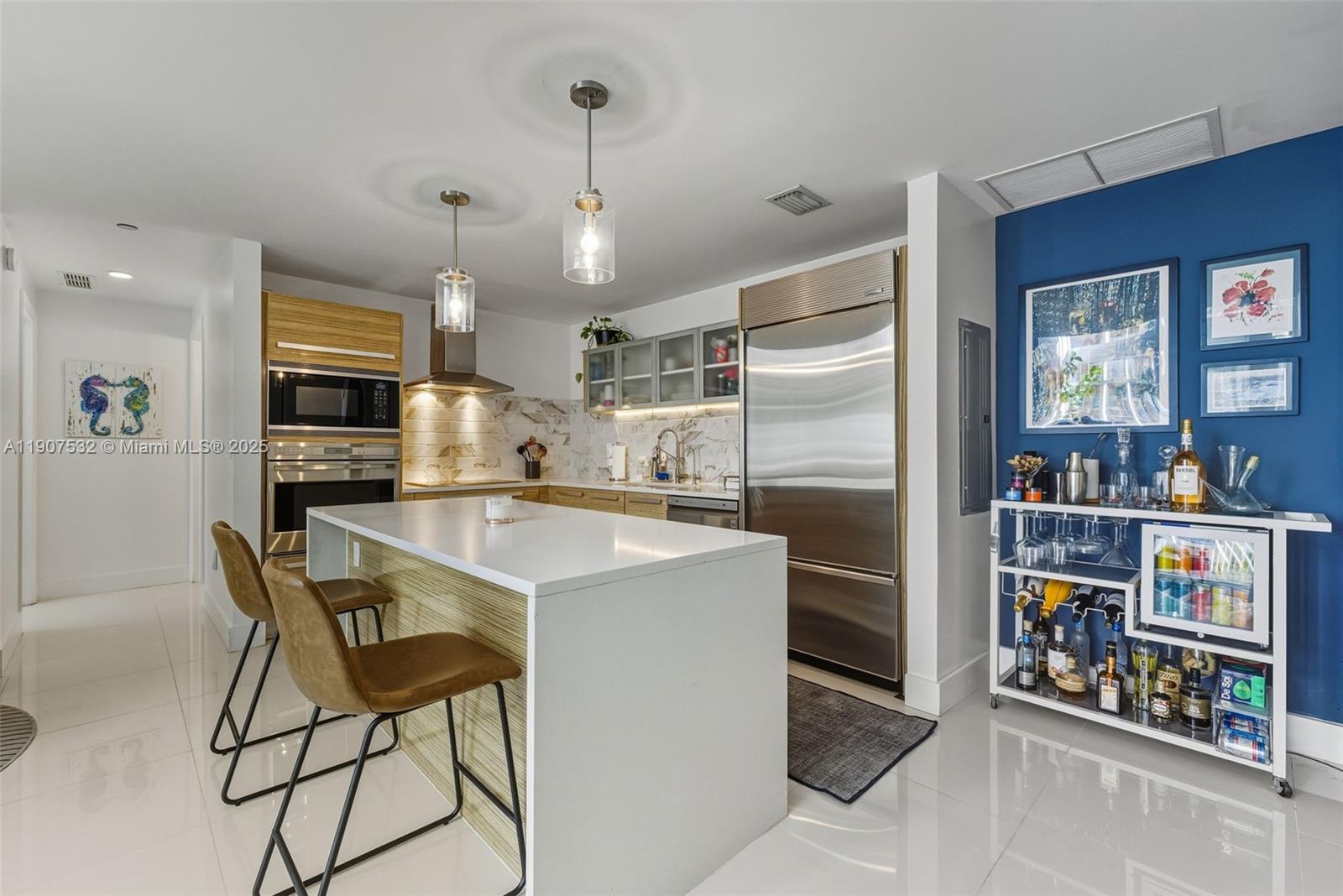 PARAMOUNT BAY CONDO - Residential