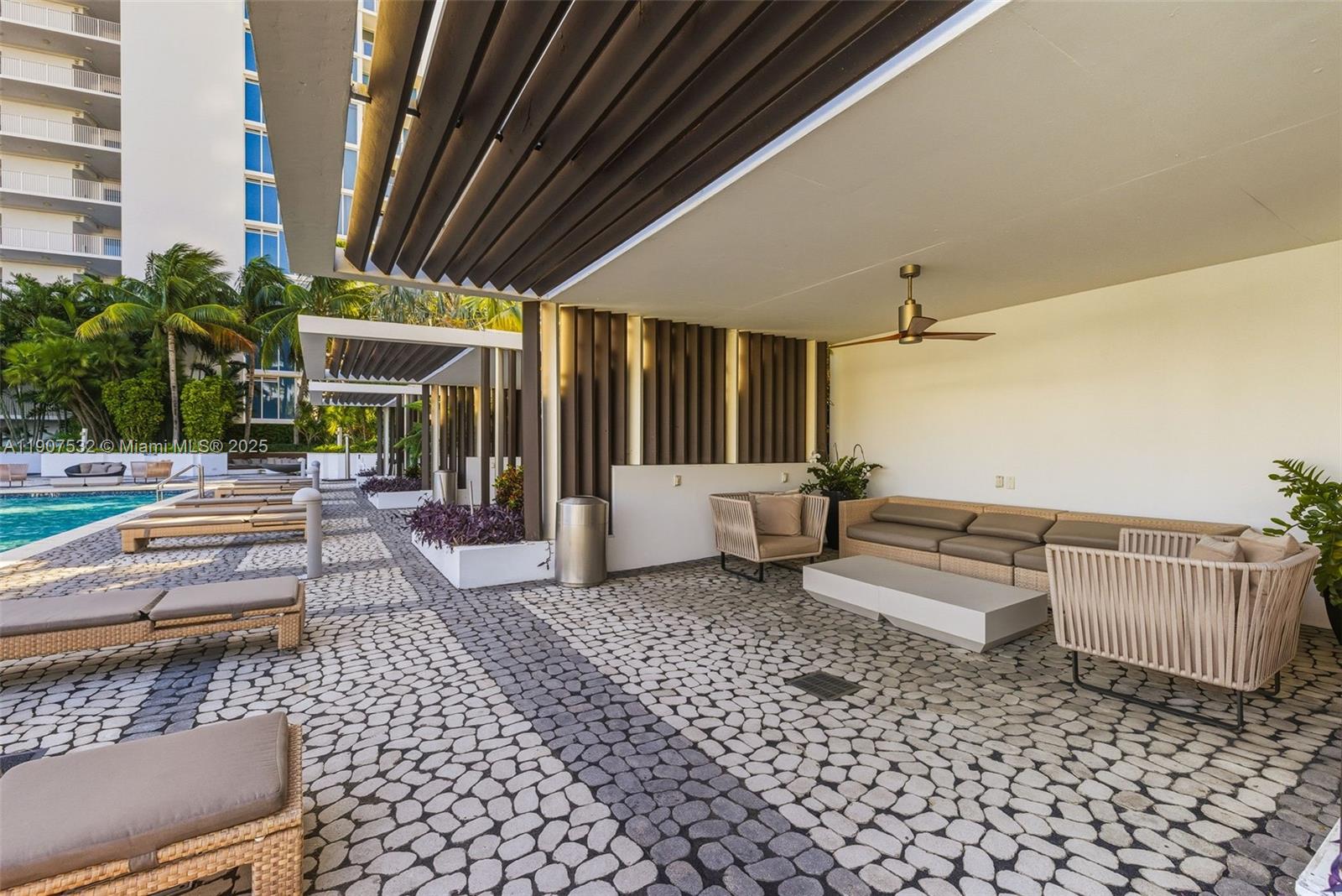 PARAMOUNT BAY CONDO - Residential