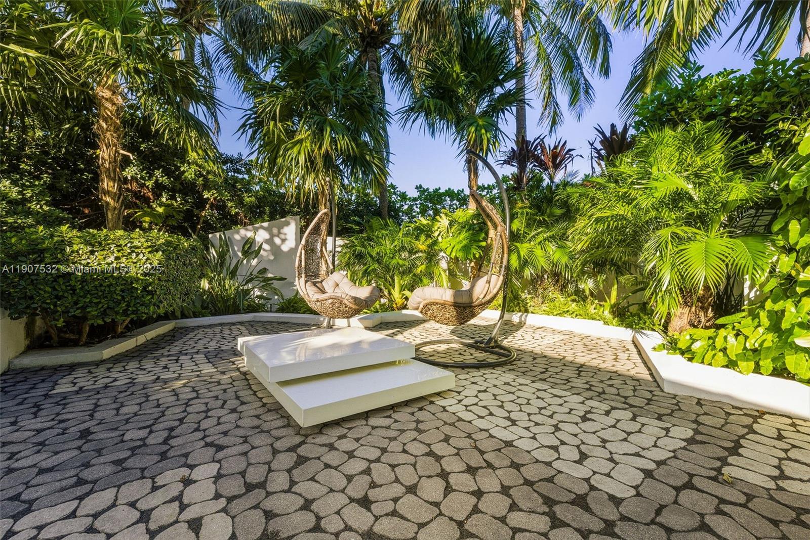 PARAMOUNT BAY CONDO - Residential