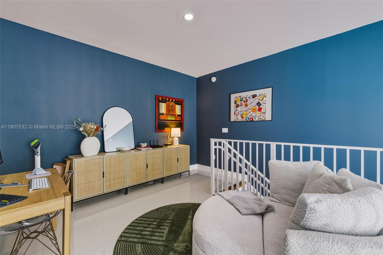 PARAMOUNT BAY CONDO - Residential