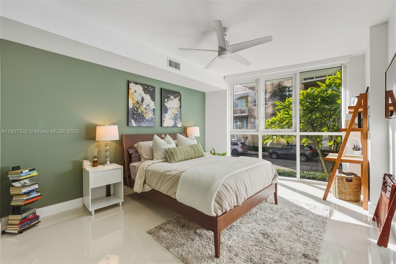 PARAMOUNT BAY CONDO - Residential