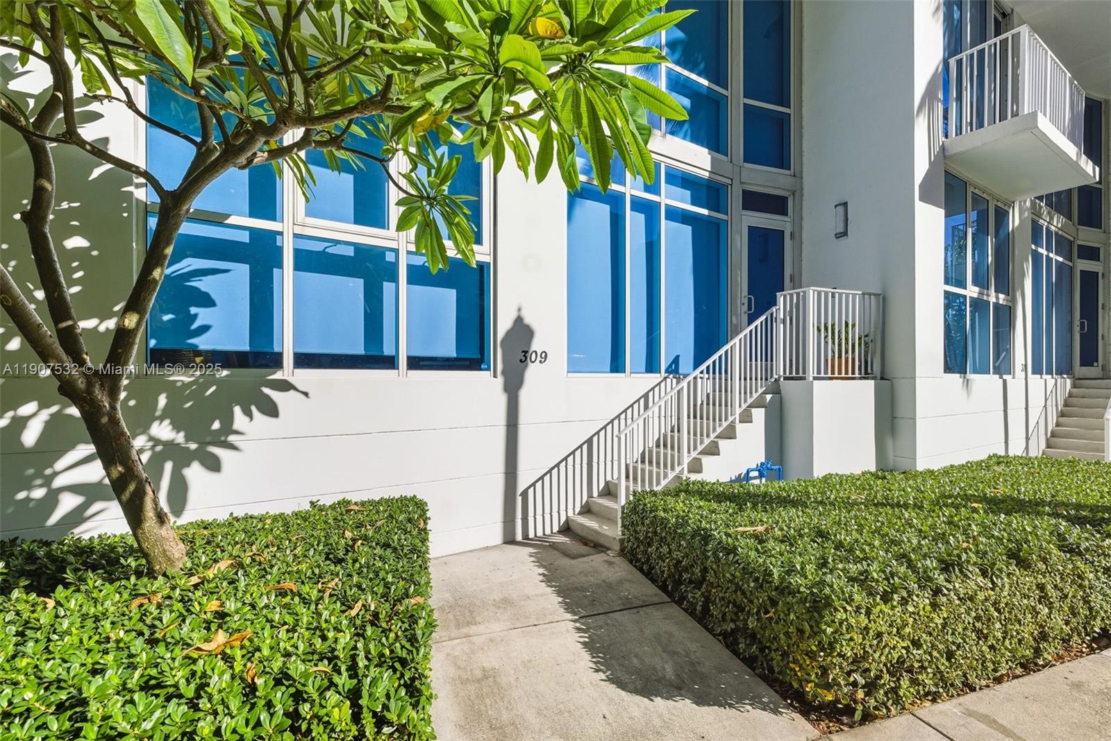 PARAMOUNT BAY CONDO - Residential