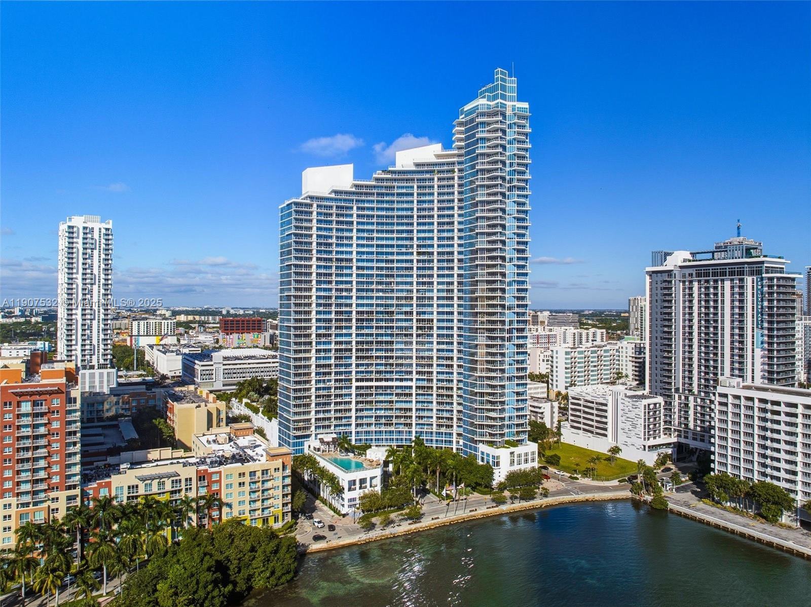 PARAMOUNT BAY CONDO - Residential