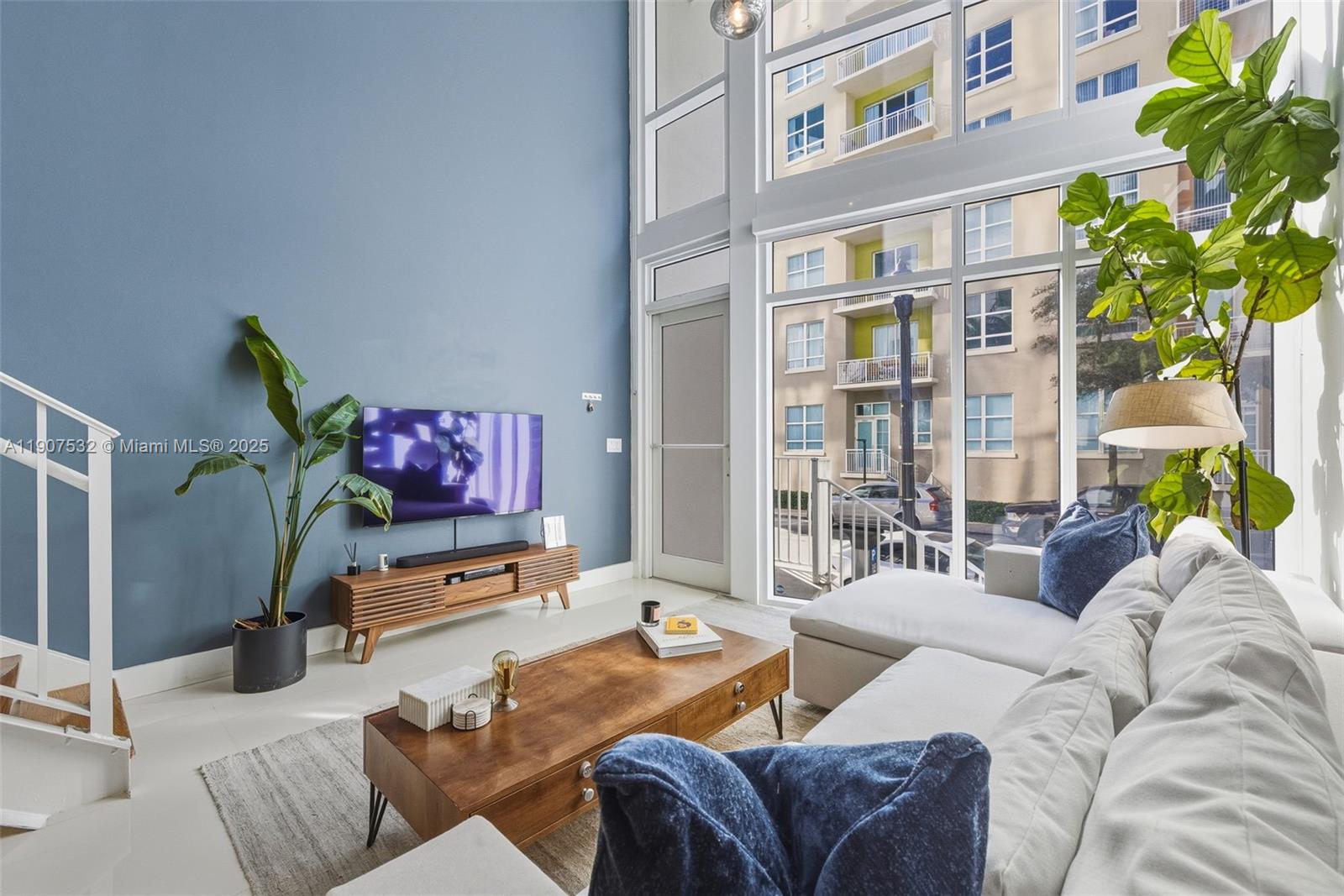 PARAMOUNT BAY CONDO - Residential