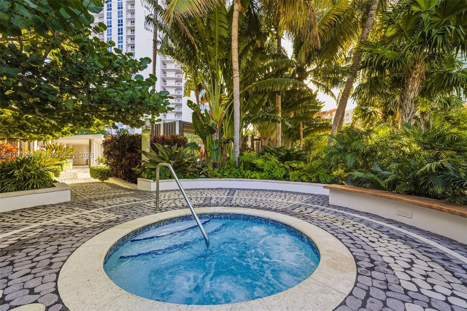 PARAMOUNT BAY CONDO - Residential