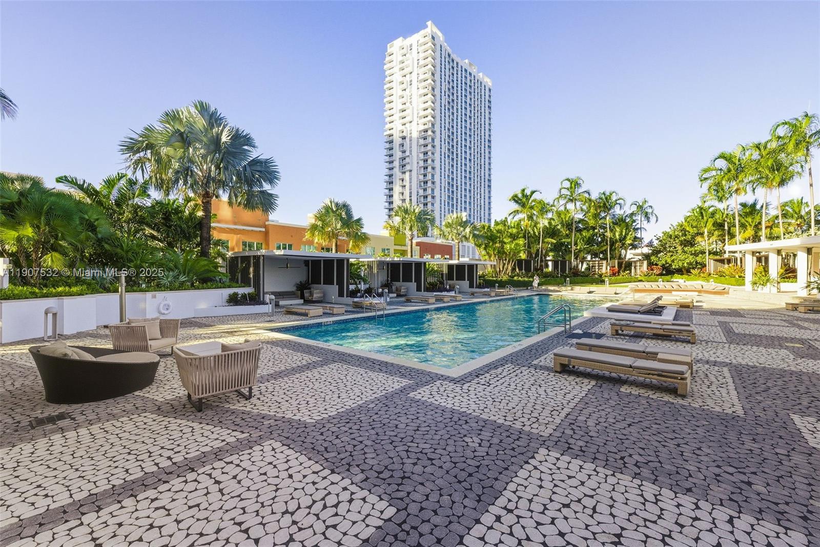 PARAMOUNT BAY CONDO - Residential