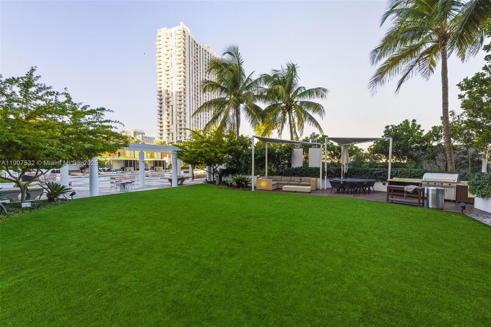 PARAMOUNT BAY CONDO - Residential