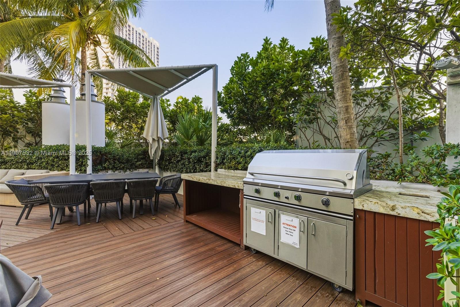 PARAMOUNT BAY CONDO - Residential