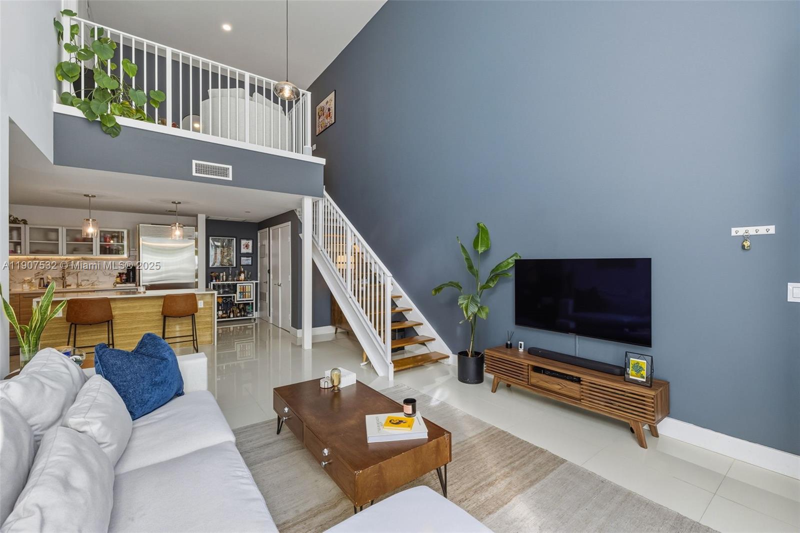 PARAMOUNT BAY CONDO - Residential