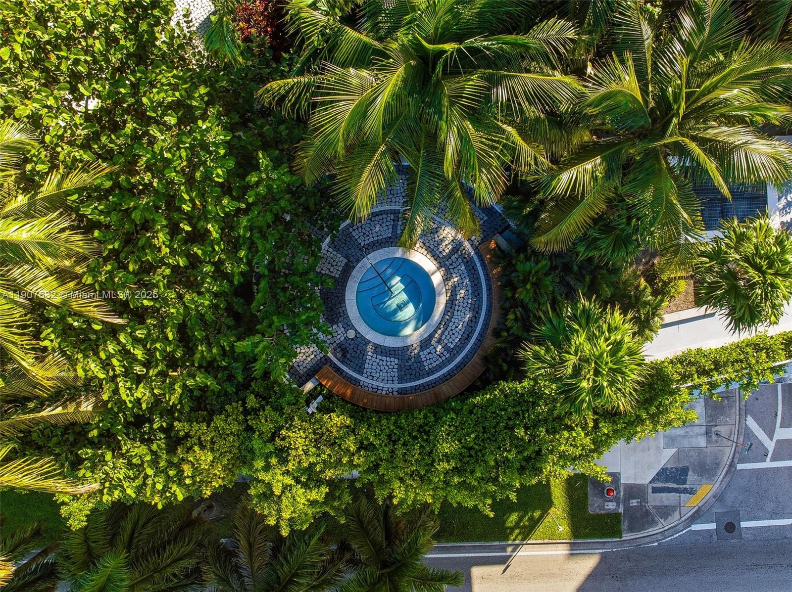 PARAMOUNT BAY CONDO - Residential