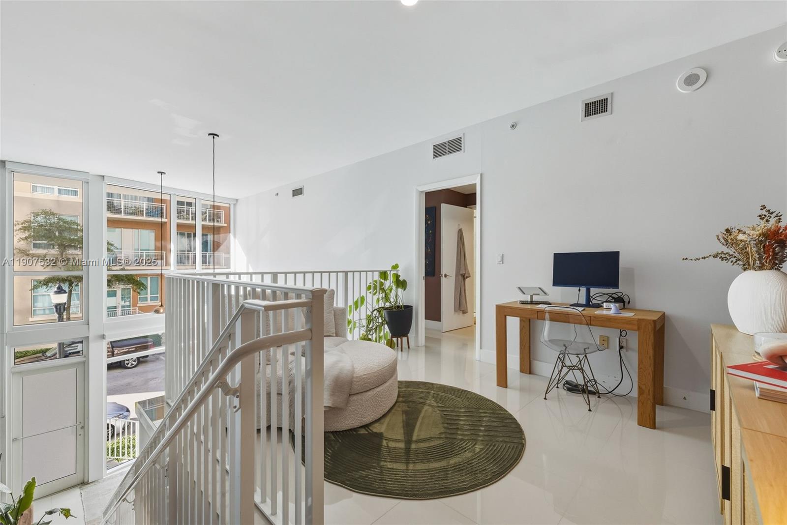 PARAMOUNT BAY CONDO - Residential