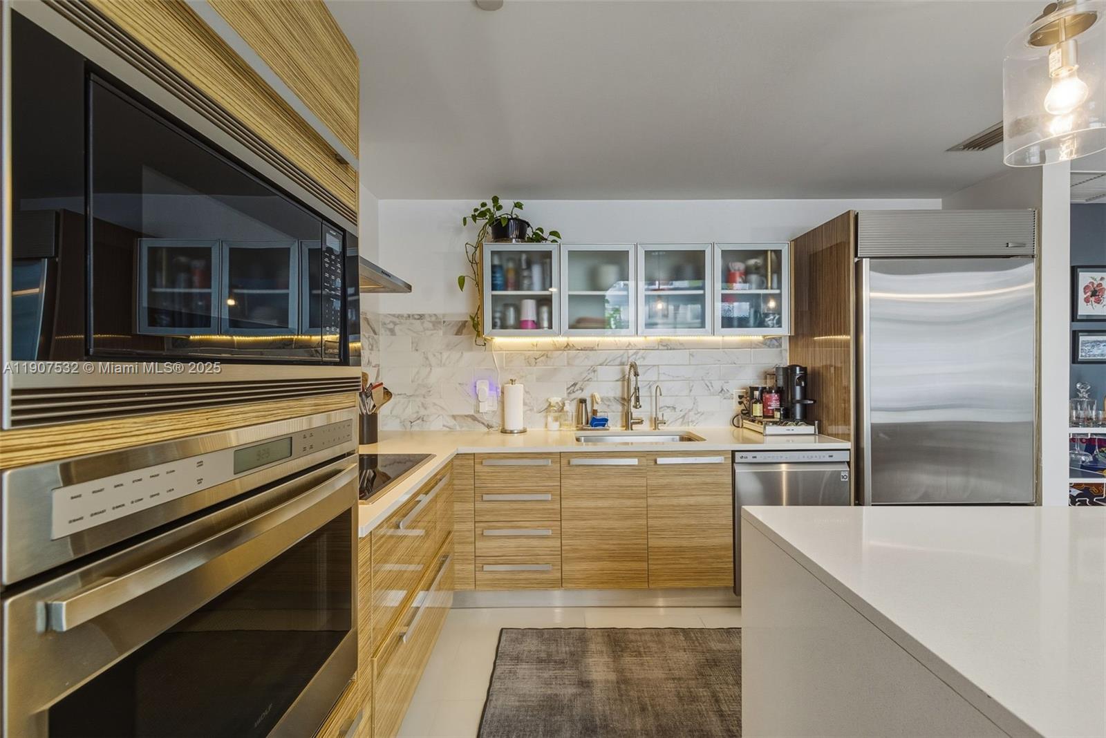 PARAMOUNT BAY CONDO - Residential