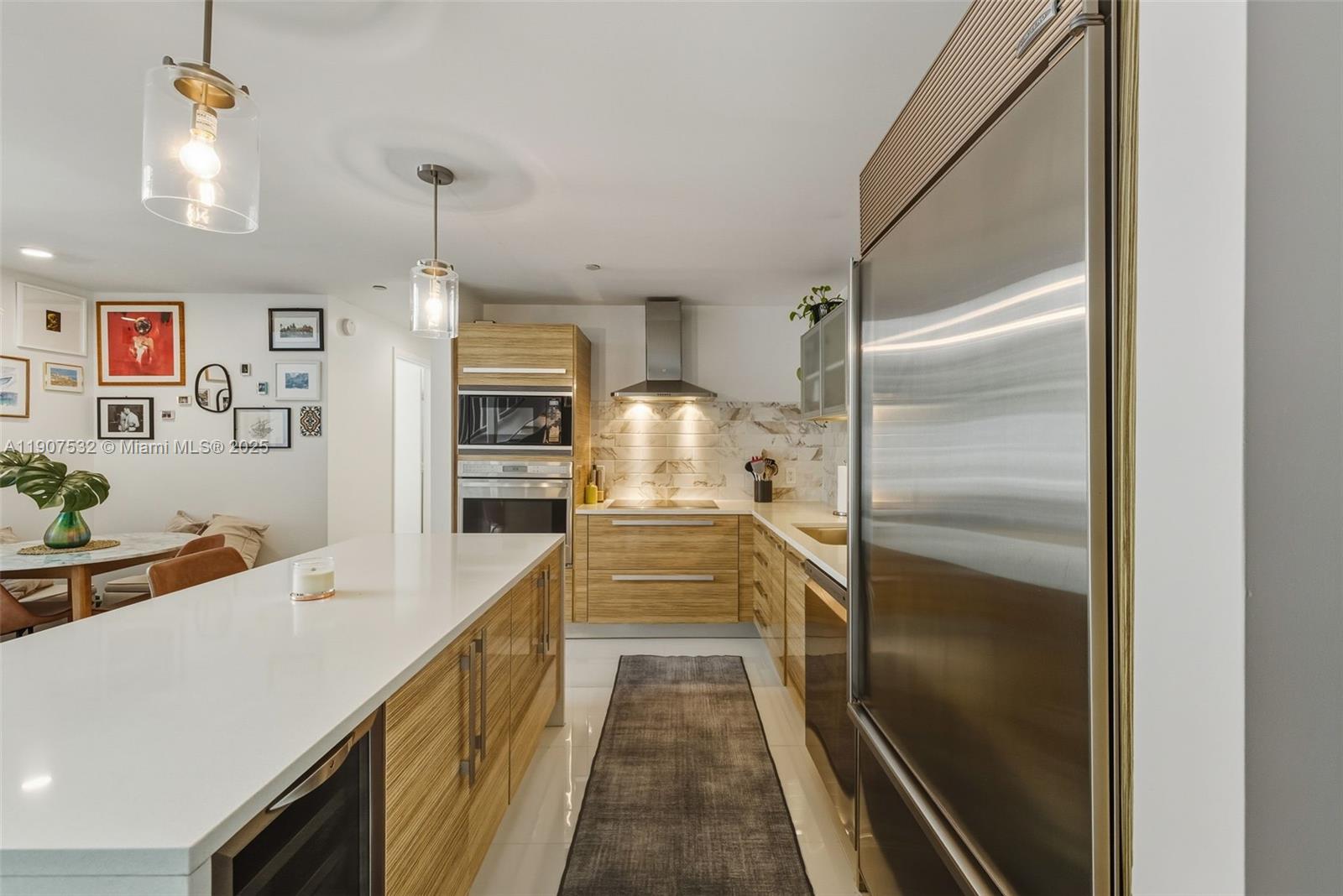 PARAMOUNT BAY CONDO - Residential