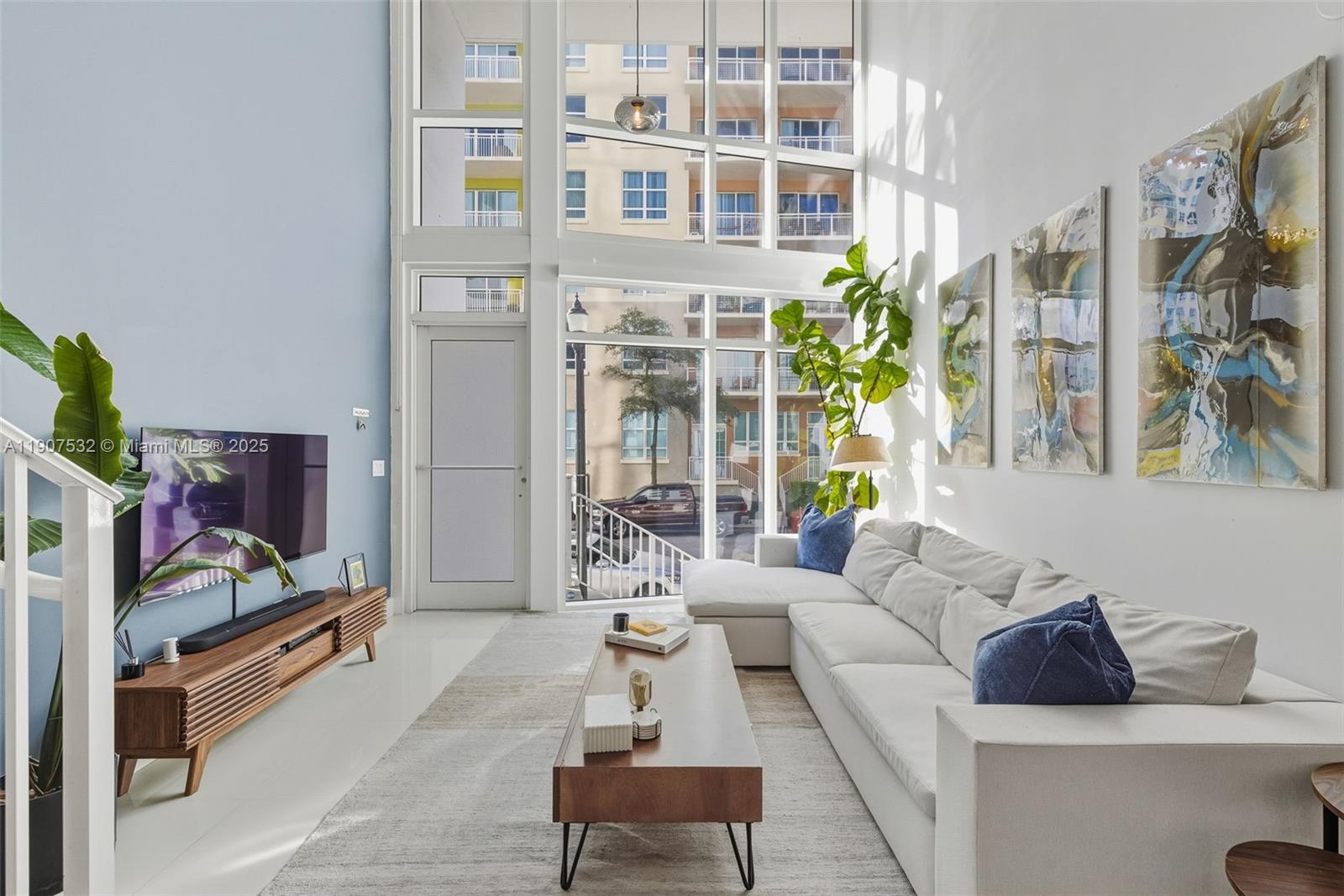 PARAMOUNT BAY CONDO - Residential