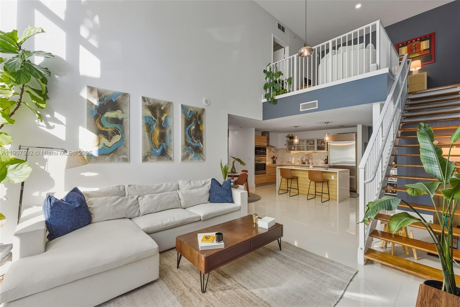 PARAMOUNT BAY CONDO - Residential