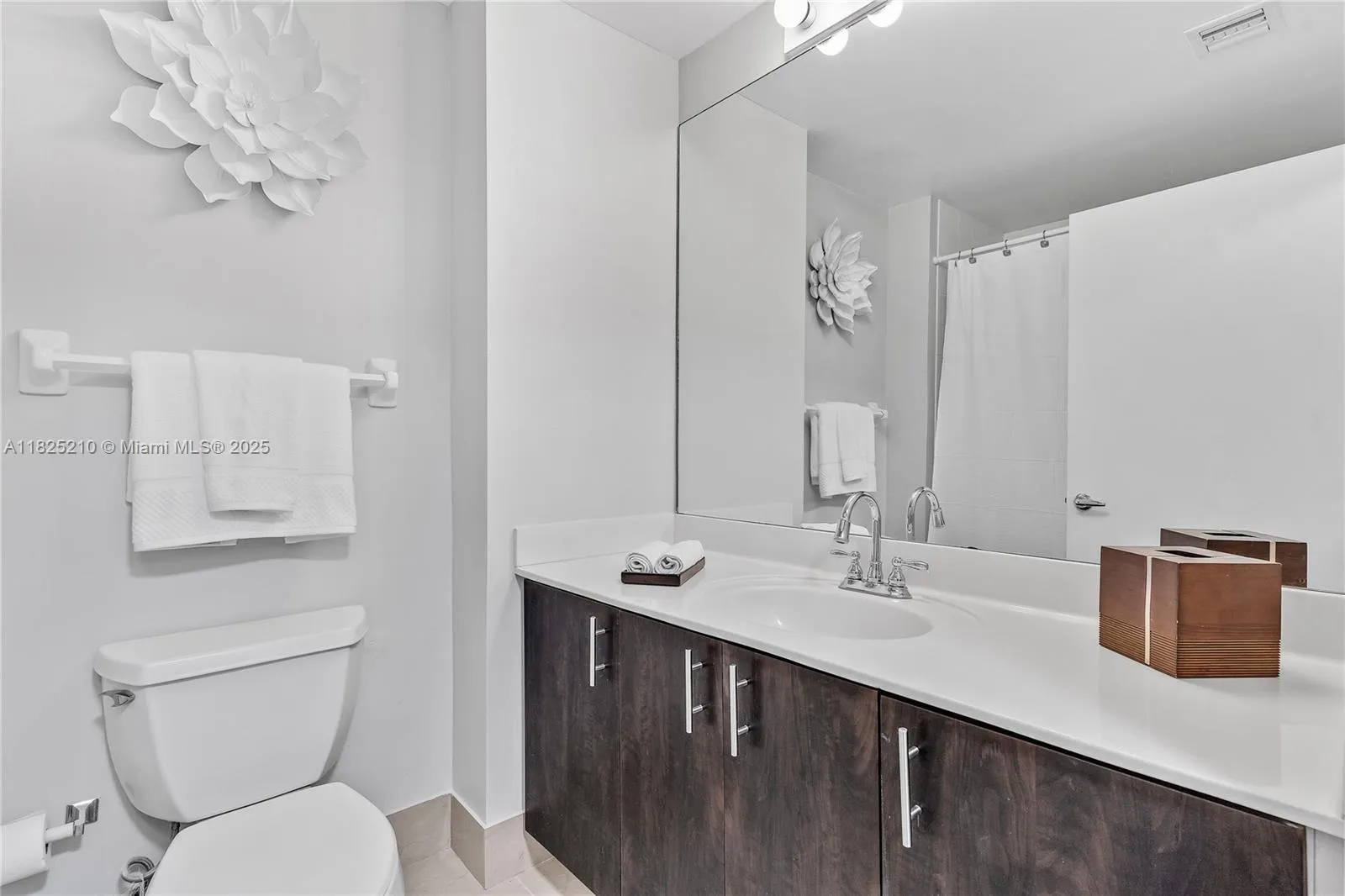 Miami, Florida 33131, United States, 2 Bedrooms Bedrooms, ,2 BathroomsBathrooms,Residential,Active,155102