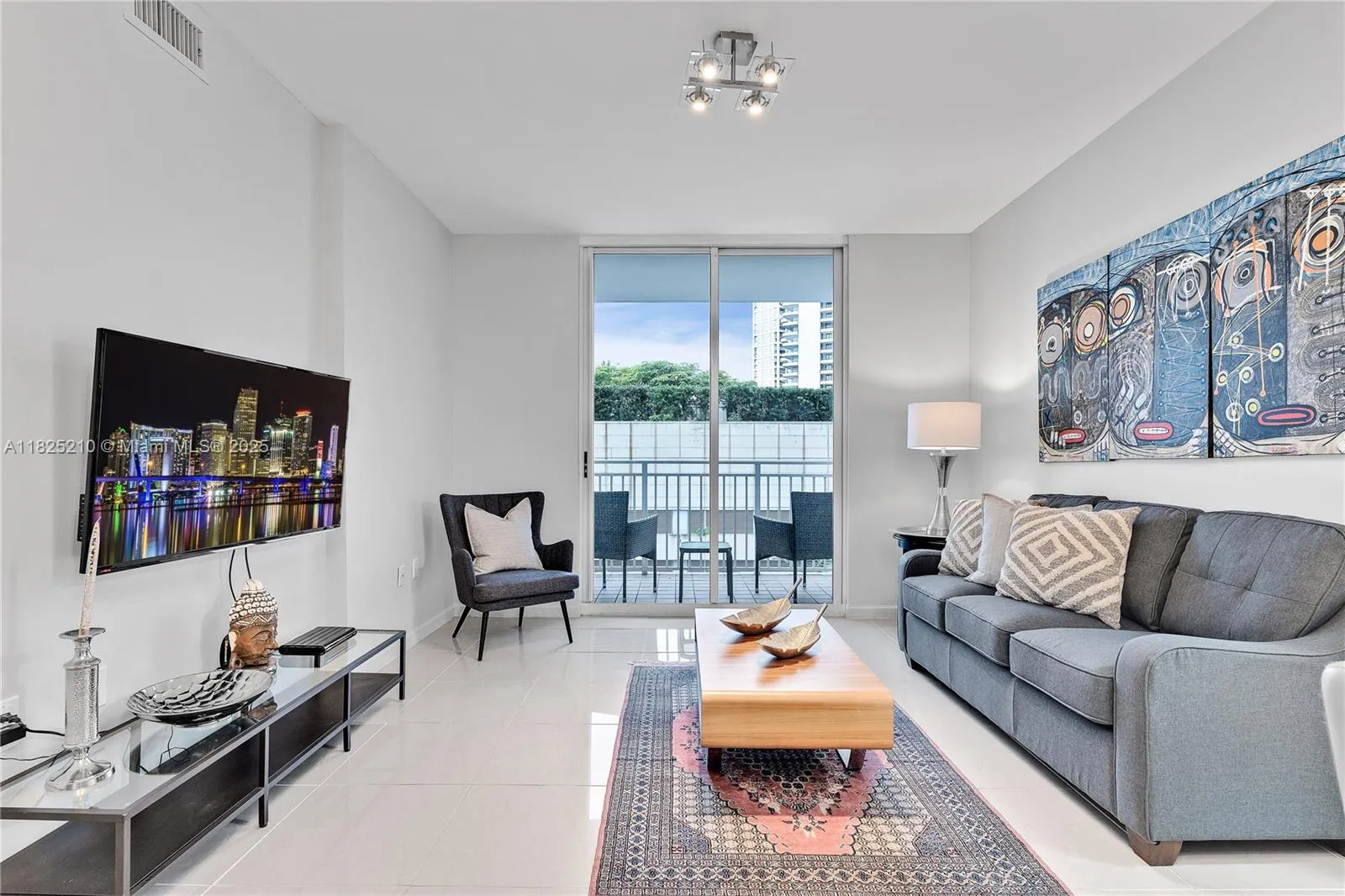 Miami, Florida 33131, United States, 2 Bedrooms Bedrooms, ,2 BathroomsBathrooms,Residential,Active,155102