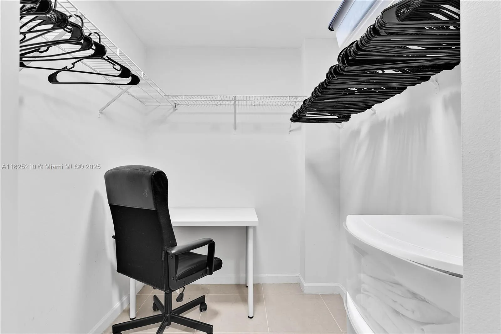 Miami, Florida 33131, United States, 2 Bedrooms Bedrooms, ,2 BathroomsBathrooms,Residential,Active,155102